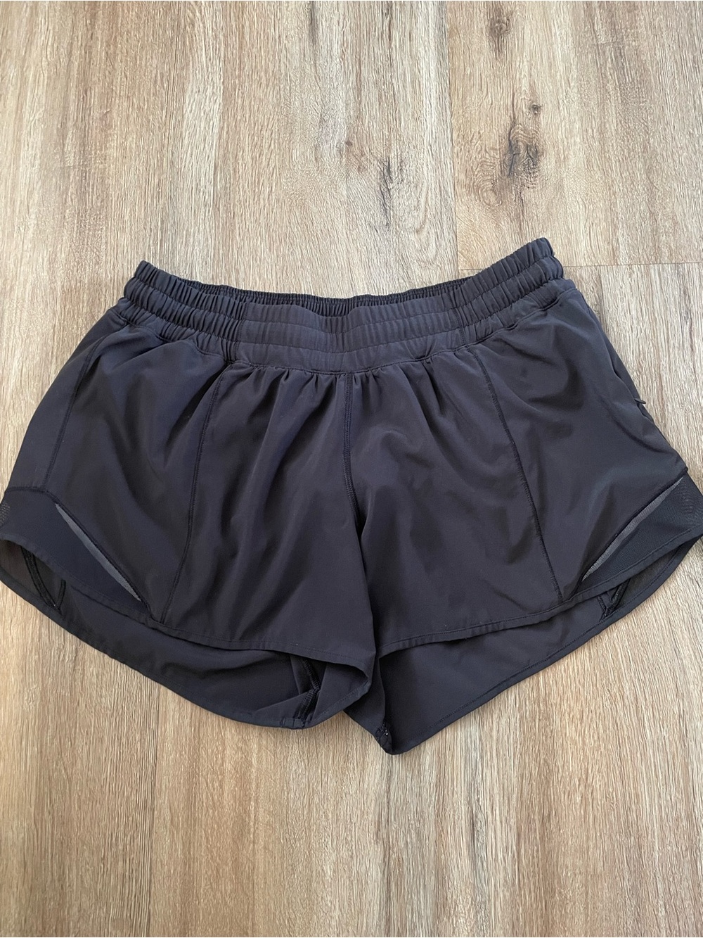 Lululemon hotty hot shorts size 8
